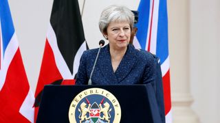 Η Theresa May απευθύνει κοινή συνέντευξη Τύπου με τον Πρόεδρο της Κένυας Uhuru Kenyatta στο Κρατικό Σώμα στο Ναϊρόμπι της Κένυας