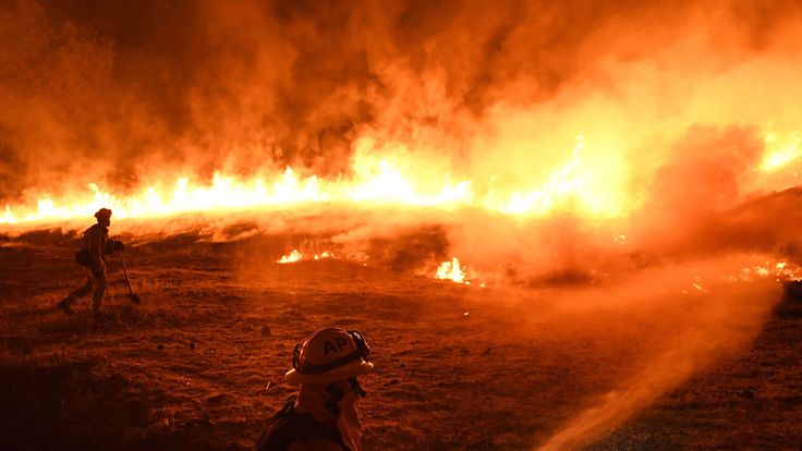 Firefighters conduct a controlled burn to defend houses against flames from the Ranch fire, as it continues to spreads towards the town of Upper Lake, California on August 2, 2018. - Thousands of firefighters in California made some progress against several large-scale blazes that have turned around 200,000 acres (80,940 hectares) into an ashen wasteland, destroyed expensive homes, and killed eight fire personnel and civilians in the most populous US state. (Photo by Mark RALSTON / AFP) (Photo c
