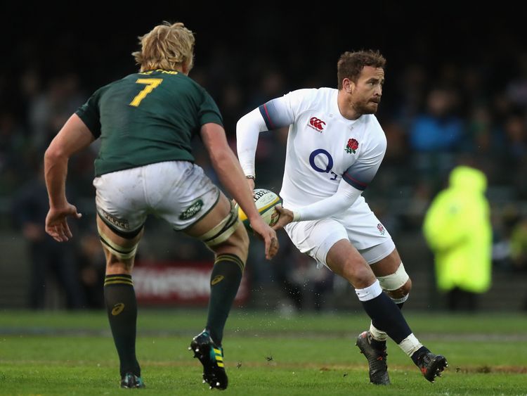CAPE TOWN, SOUTH AFRICA - JUNE 23: Danny Cipriani of England passes the ball during the third test match between South Africa and England at Newlands Stadium on June 23, 2018 in Cape Town, South Africa. (Photo by David Rogers/Getty Images)