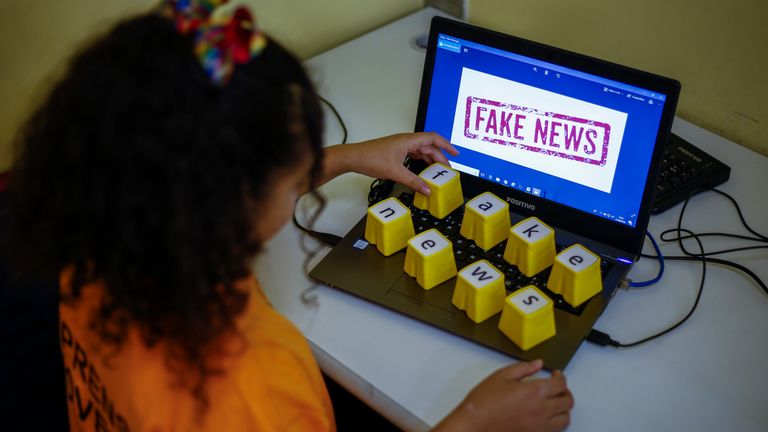 Students of Unified Educational Centers (CEU) attend a lesson on &#39;Fake News: access, security and veracity of information&#39;, in Sao Paulo, Brazil on June 21, 2018. - Media analysis is a compulsory subject in Brazilian schools. (Photo by Miguel SCHINCARIOL / AFP) (Photo credit should read MIGUEL SCHINCARIOL/AFP/Getty Images)
