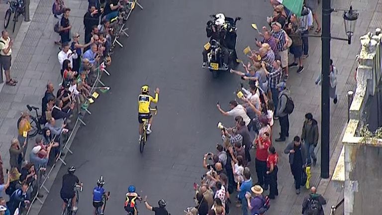 Geraint Thomas gets warm reception on streets of Cardiff after Tour de France win