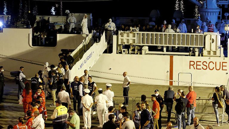 Police photographed the migrants for ID checks