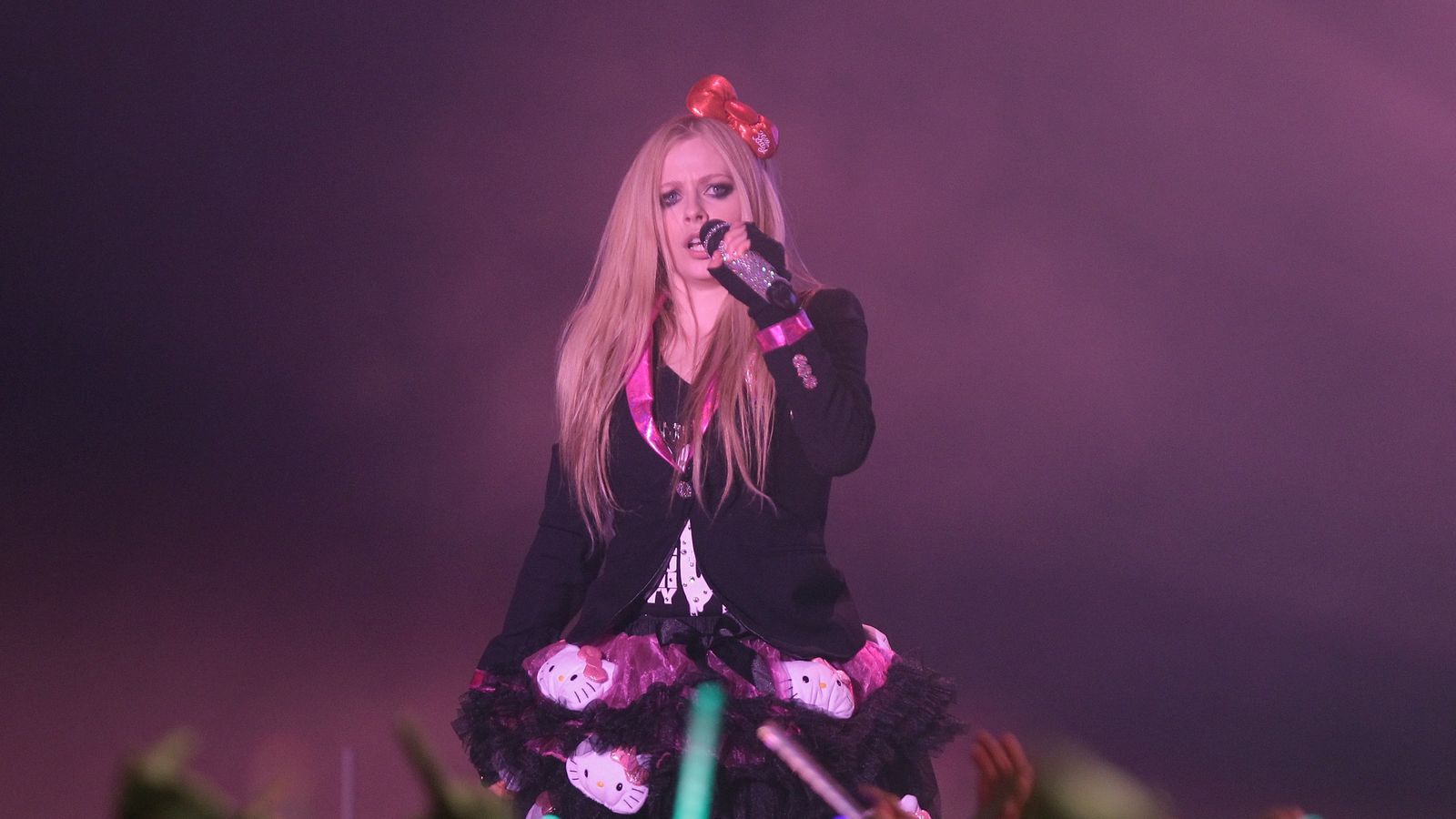 Avril Lavigne 'accepted death' while writing new song as singer tells
