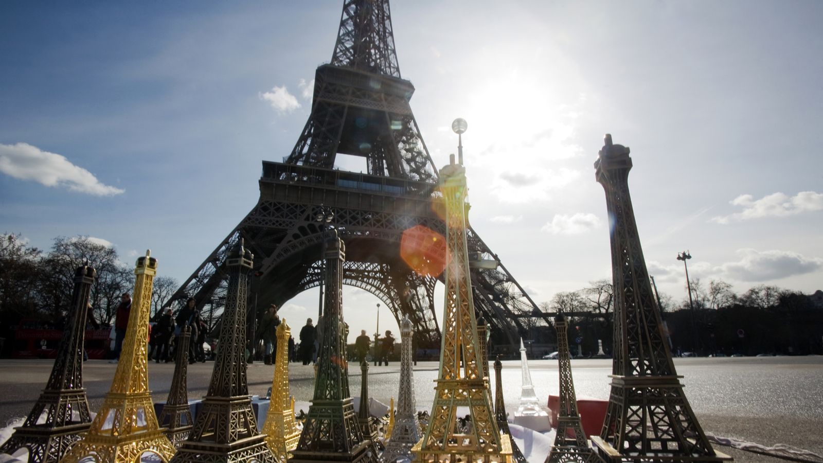 Why It's Illegal to Take Photos of the Eiffel Tower at Night