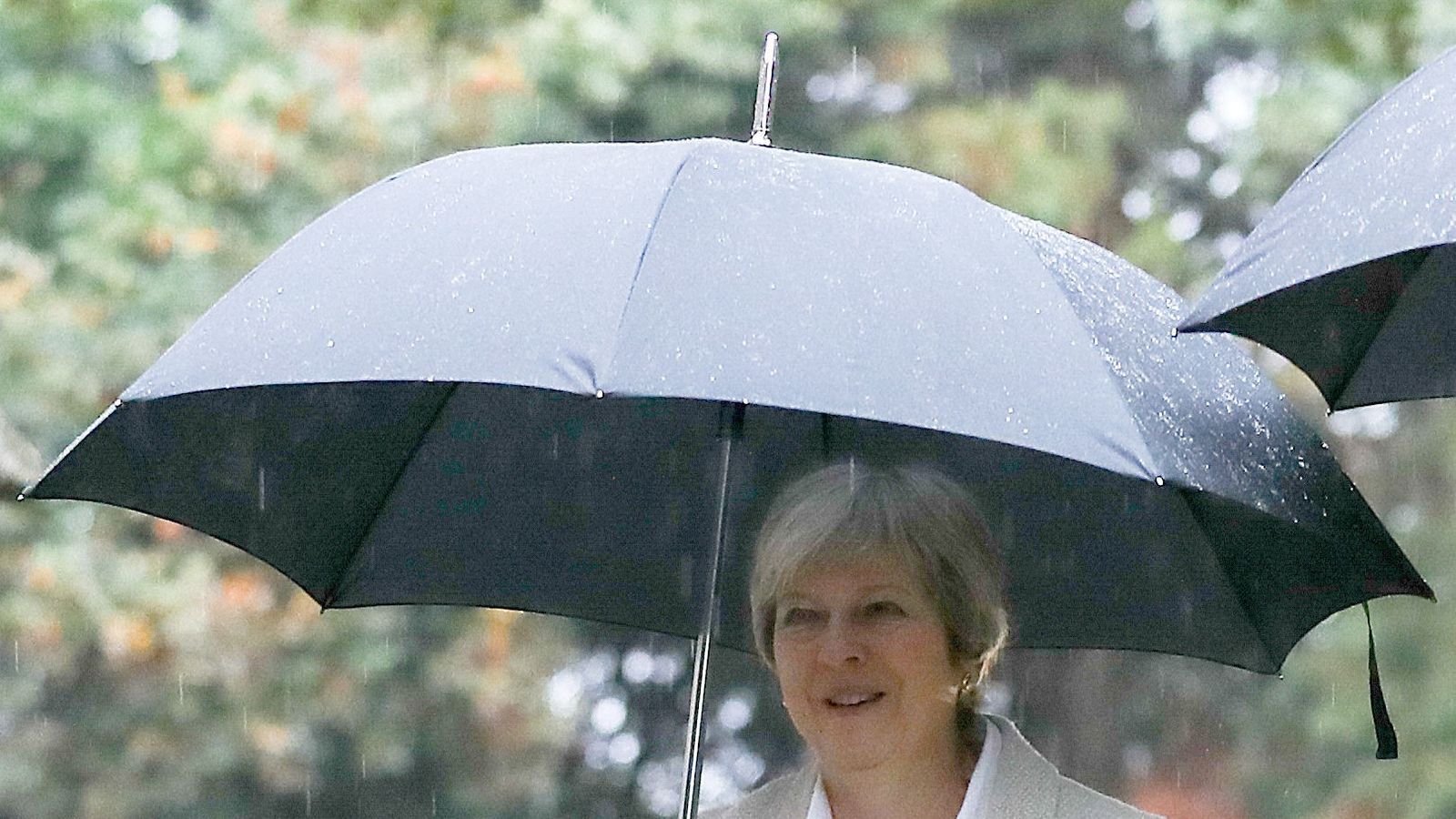 Theresa May tells ministers to 'hold their nerve' in face of Brexit deadlock