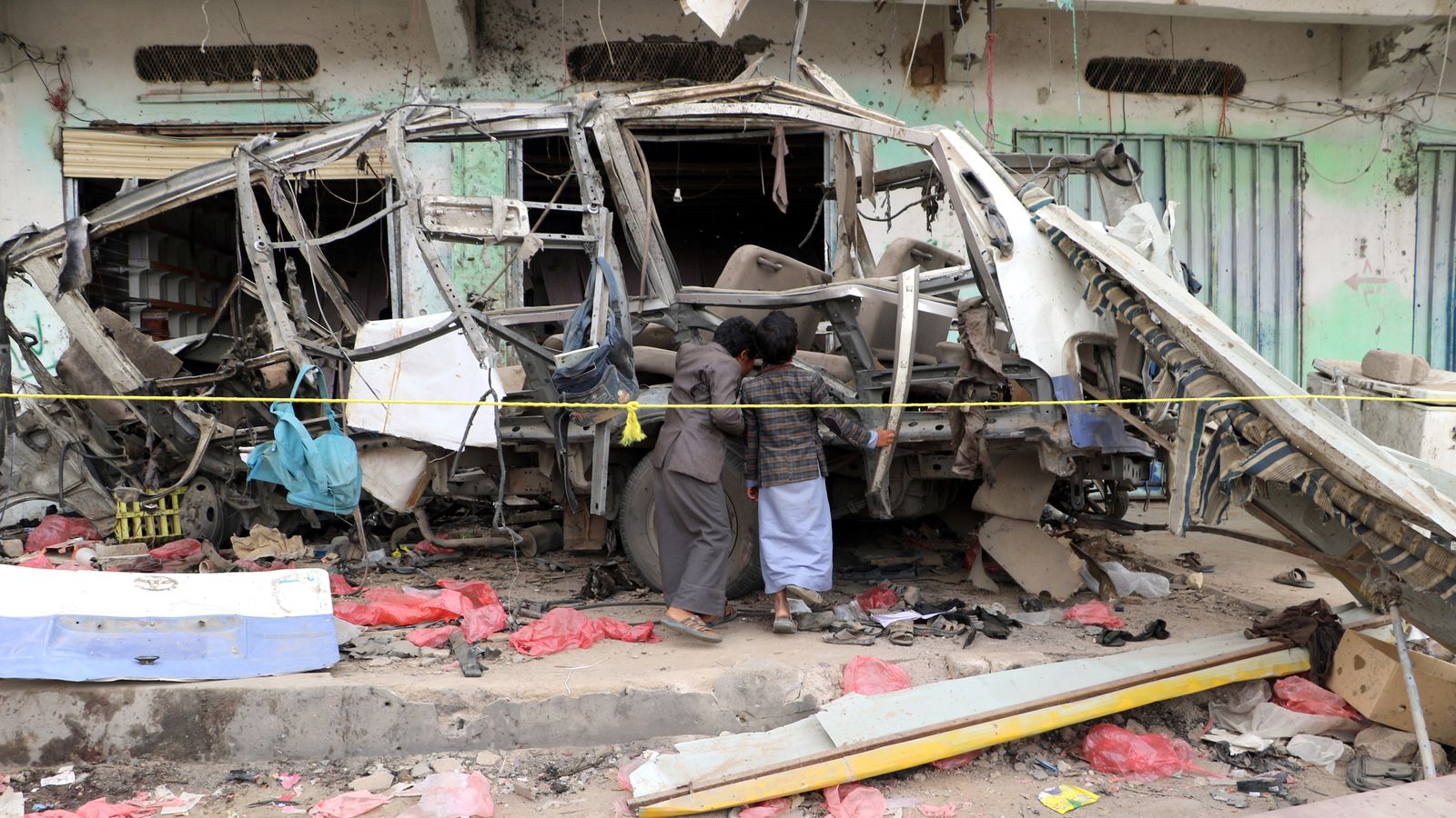 Saudi-led airstrike on Yemen bus 'a war crime', says Human Rights Watch