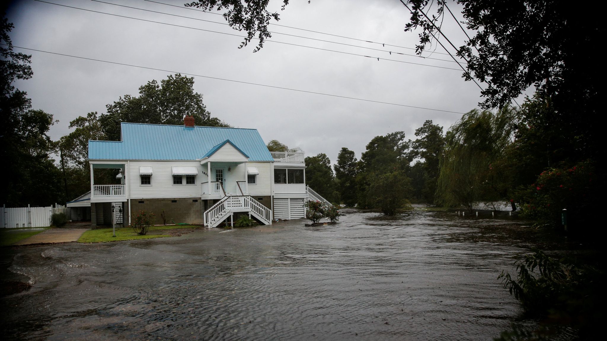 Hurricane Florence makes landfall in US with 'catastrophic' storm ...