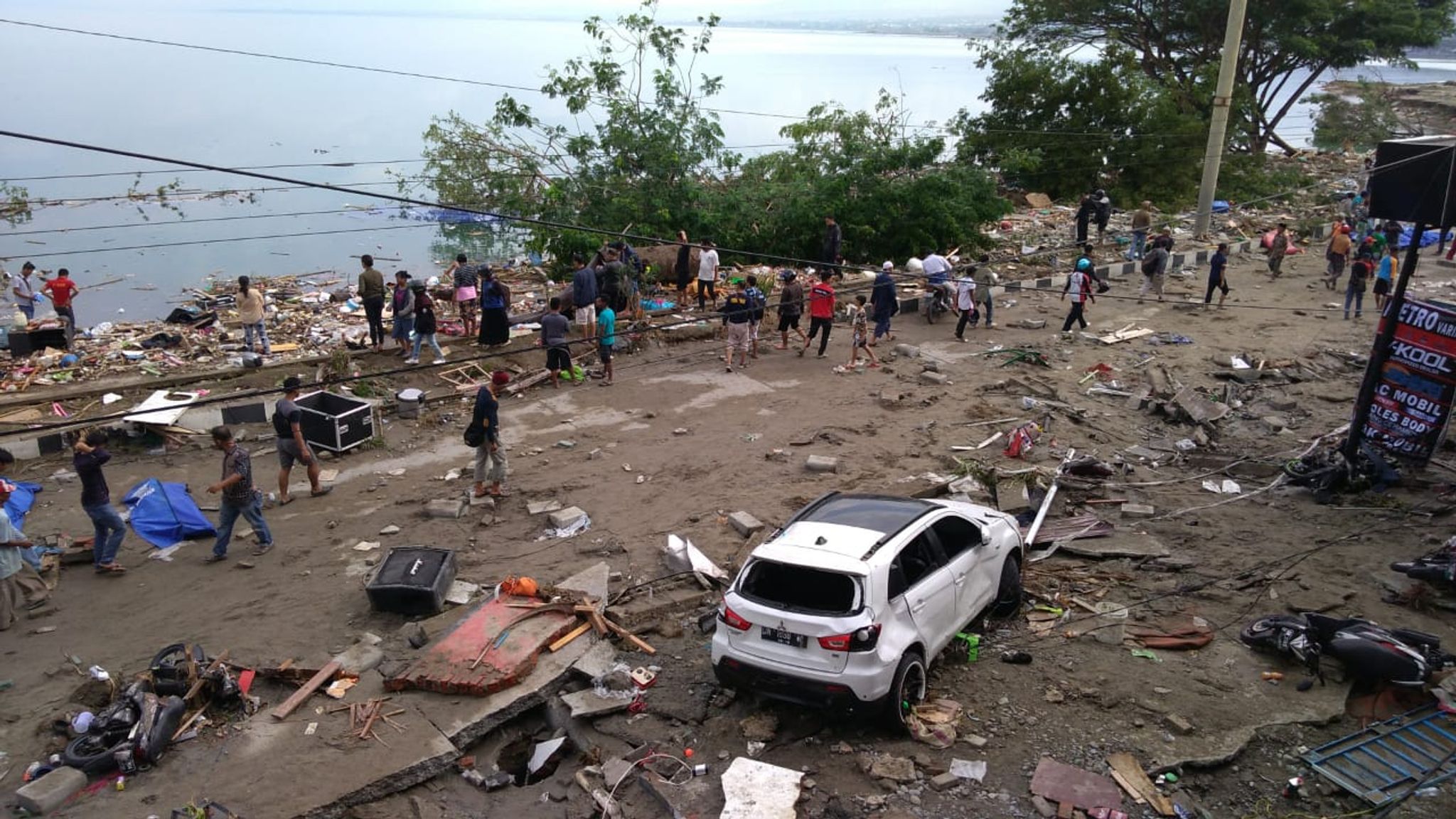 More than 400 people killed after earthquake triggers tsunami in