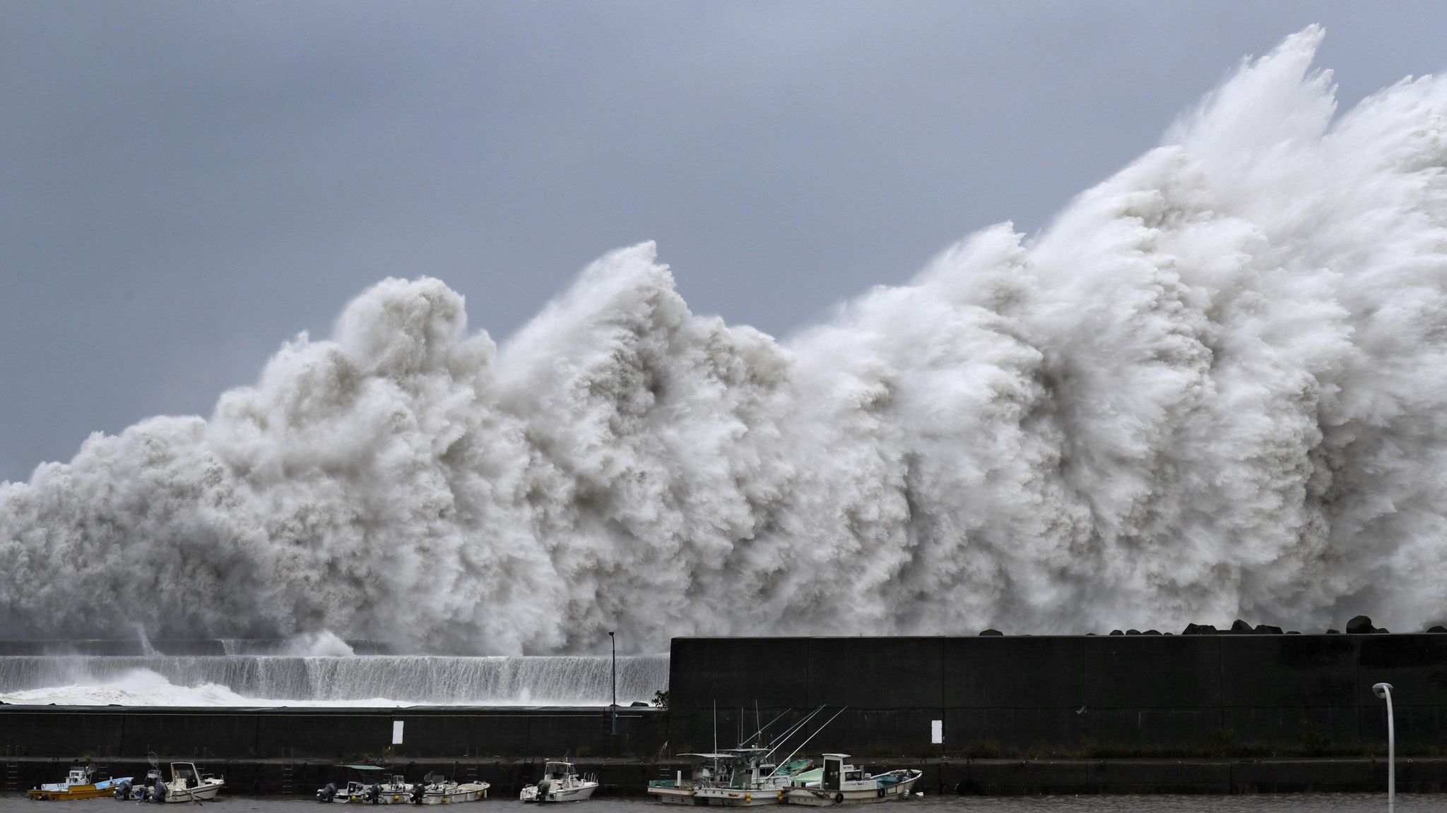 Typhoon Jebi At least 10 dead as Japan hit by strongest storm in 25