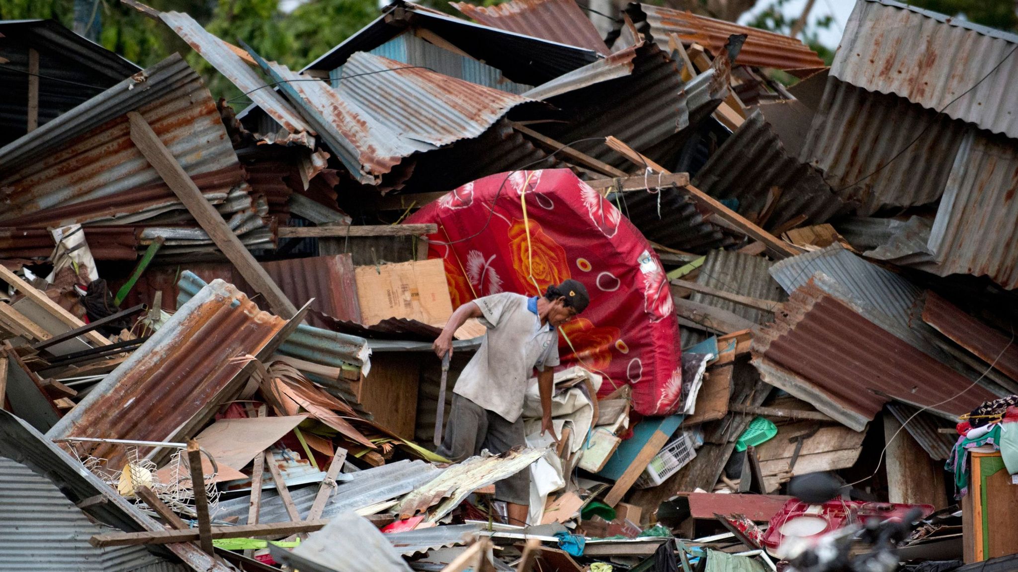 Earthquake triggers tsunami