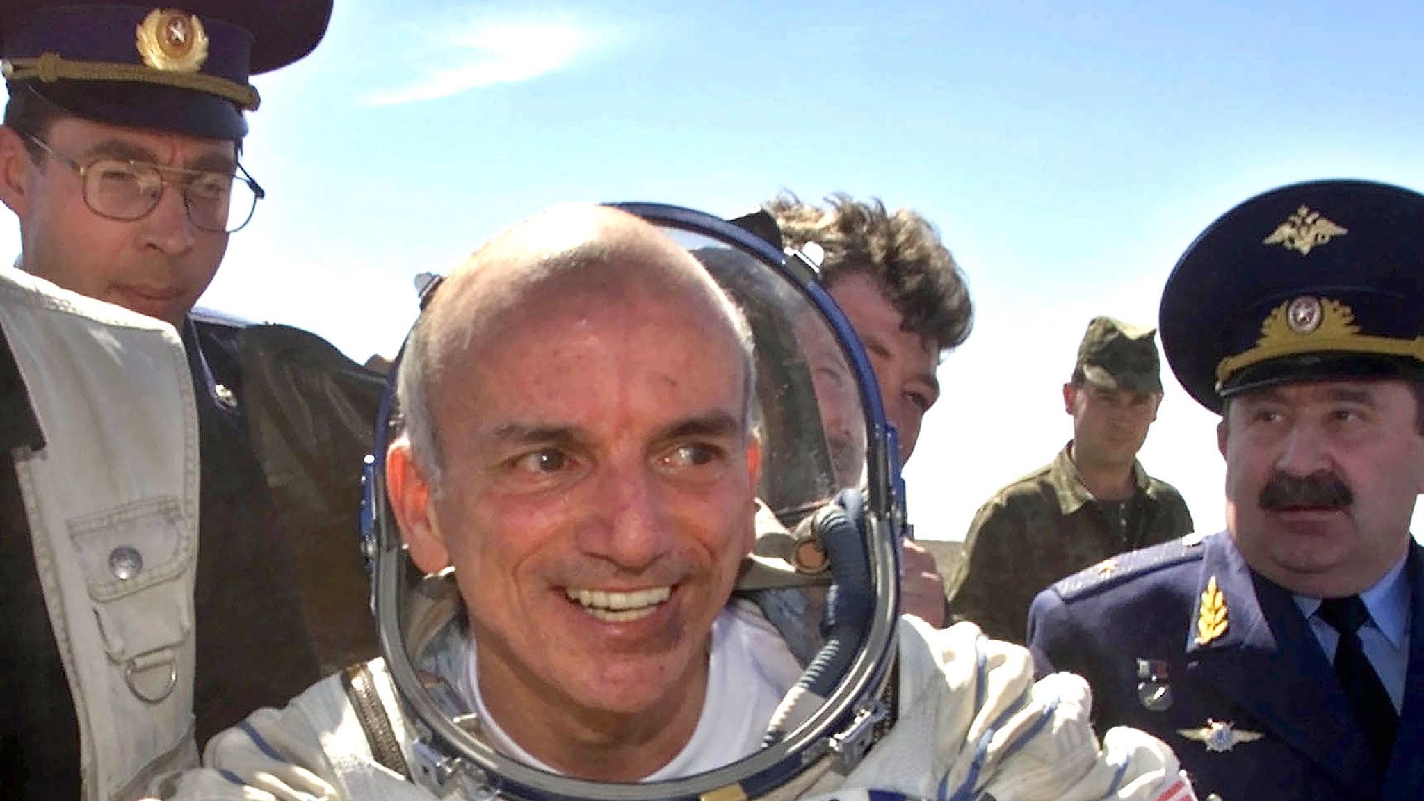 Japanese billionaire Yusaku Maezawa to first moon