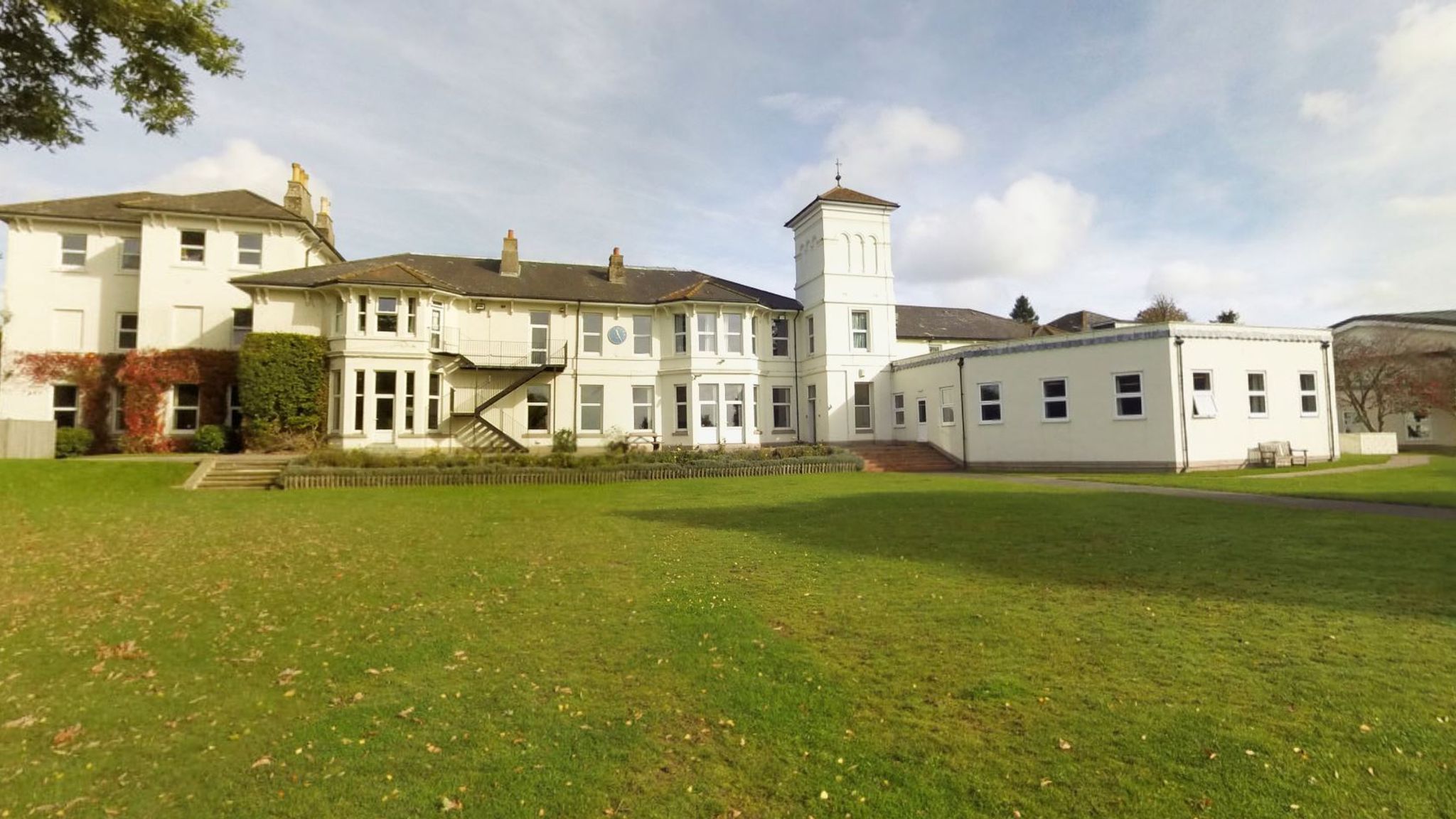  Buy Your Dad A Jaguar Ad Vinehall Private School Apologises For widespread Offence UK 
