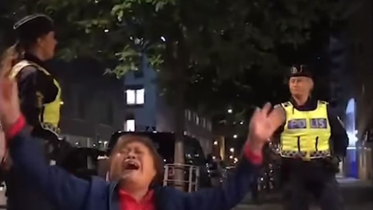 At one point, Mr Zeng's mother is seen throwing her hands in the air