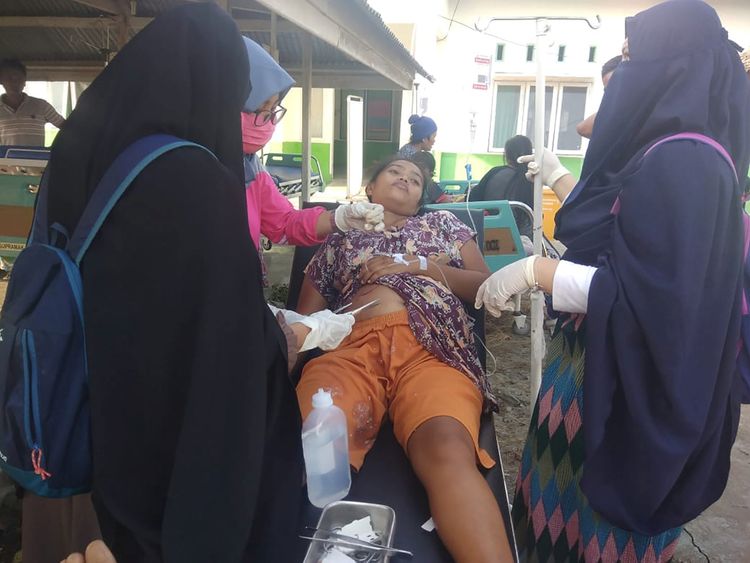 2m-high tsunami hits Indonesia after strong earthquakes 2m-high tsunami hits Indonesia after strong earthquakes