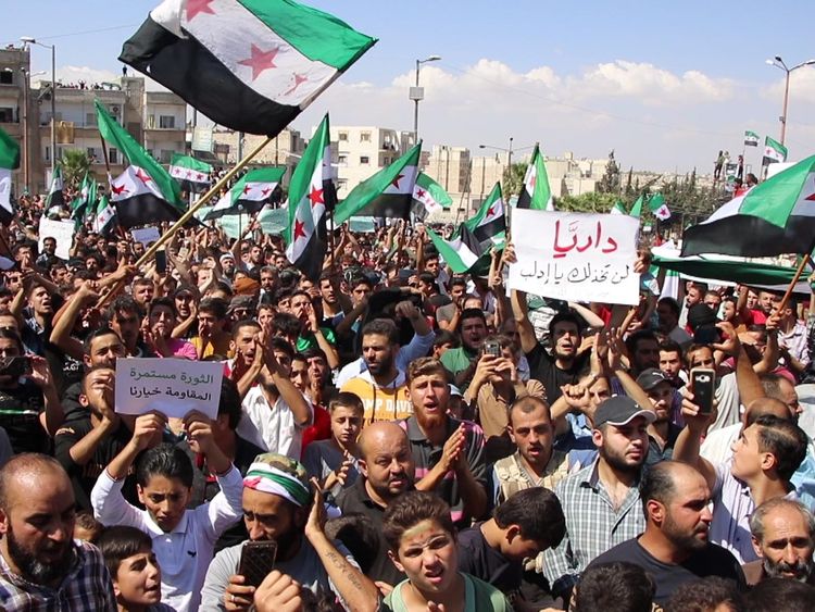 Les Syriens manifestent à Idlib