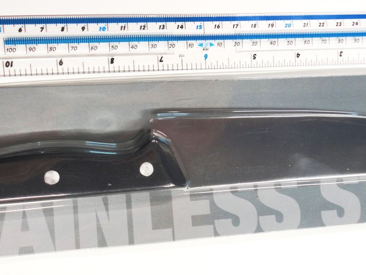 London shops sell knives to kids as young as 13 London shops sell knives to kids as young as 13