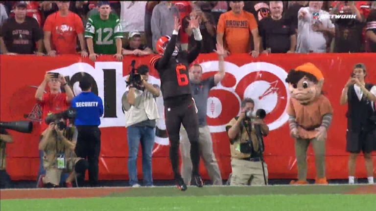 Browns rookie Baker Mayfield replaces Taylor in first half