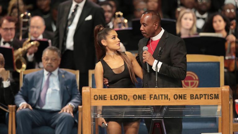 Aretha Franklin Funeral Bishop Accused Of Groping Ariana