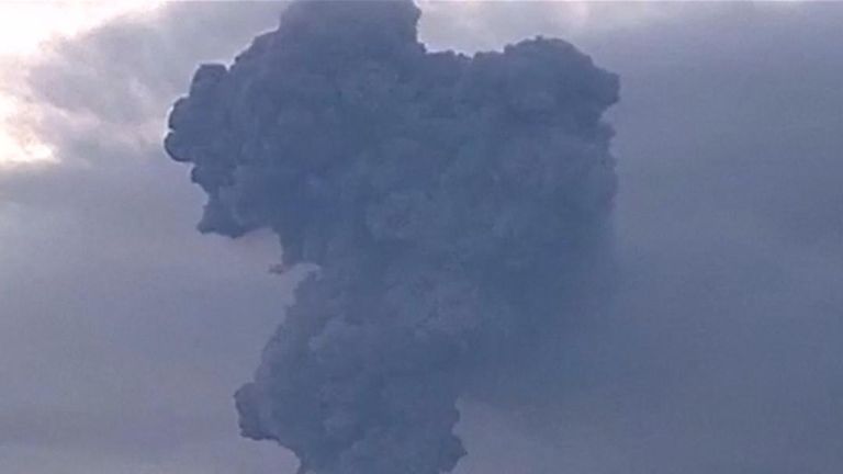 Mexico&#39;s Popocatepetl volcano erupts