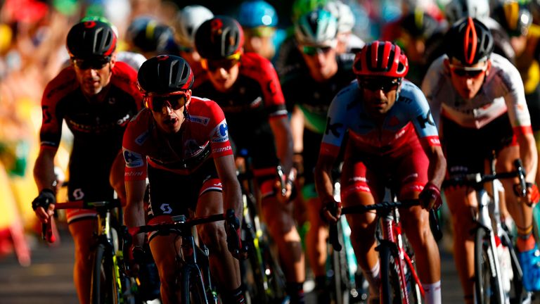 Mitchelton-Scott's British cyclist Simon Philip Yates (2L) rides during the 21th stage of the 73rd edition of 'La Vuelta' Tour of Spain cycling race, 100,9 km race from Alcorcon to Madrid on September 16, 2018. (Photo by BENJAMIN CREMEL / AFP) (Photo credit should read BENJAMIN CREMEL/AFP/Getty Images)