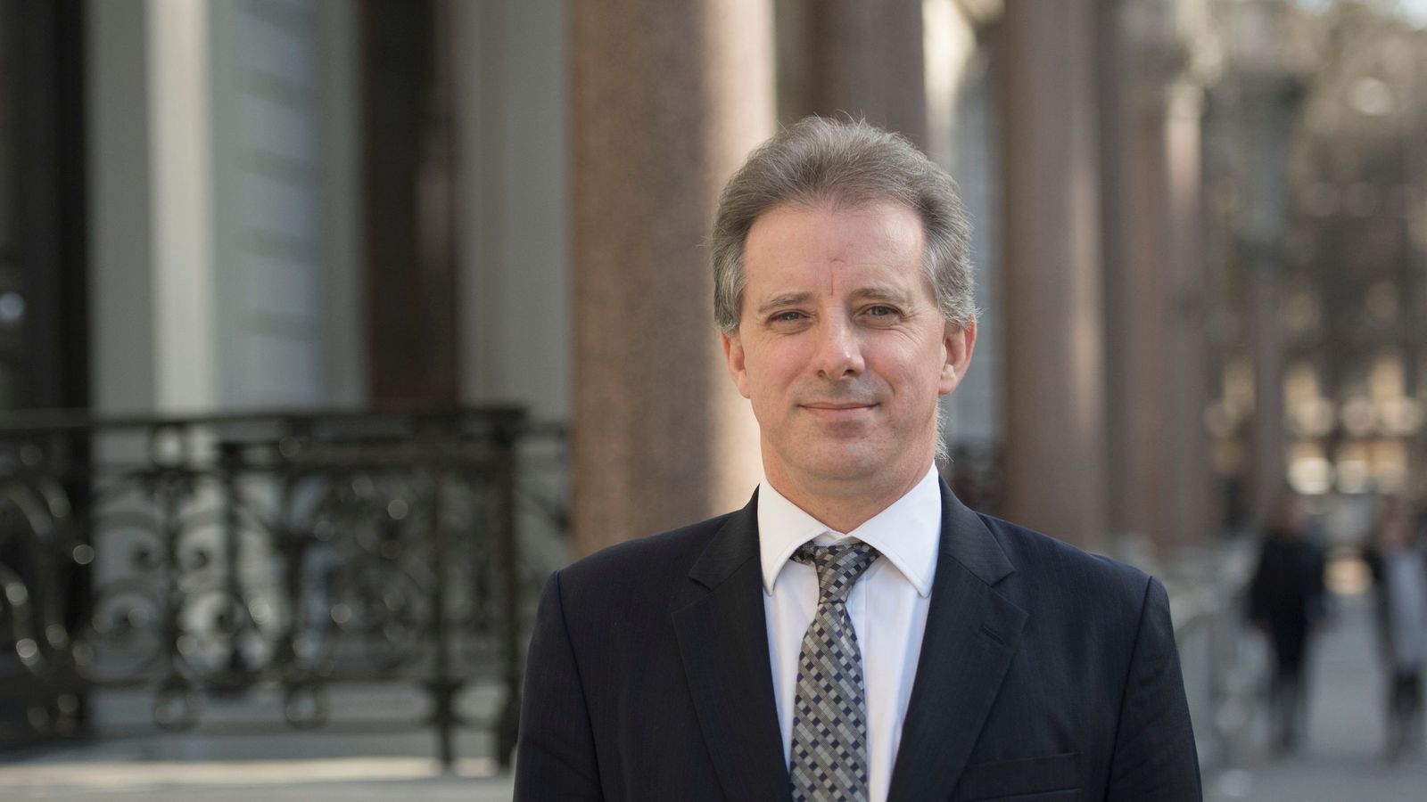 ‘Fraught with danger’ Ex-MI6 man behind Russia dossier issues warning