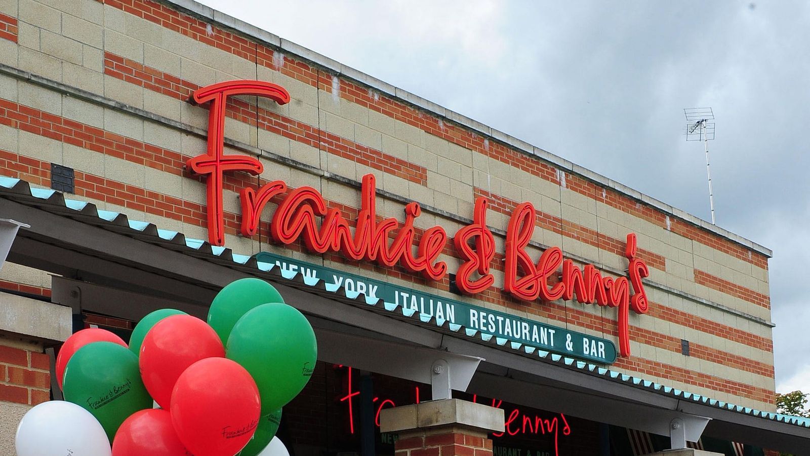 Frankie Benny s owner plans to close 90 more restaurants