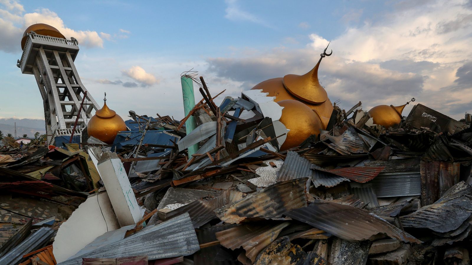 1,000 earthquake and tsunami victims still missing in Indonesia World