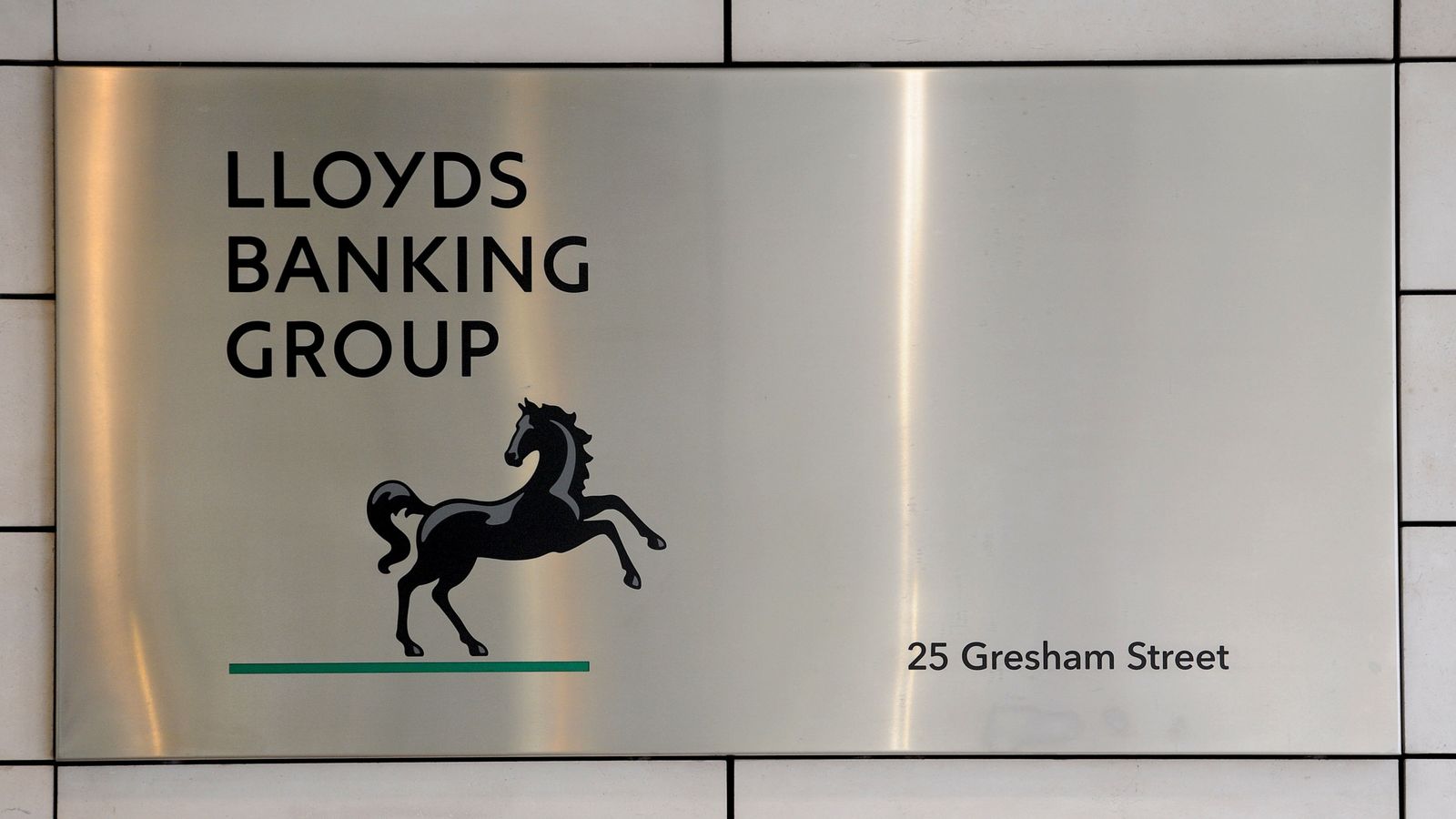 Lloyds to merge £13bn wealth unit in three-part Schroders ...
