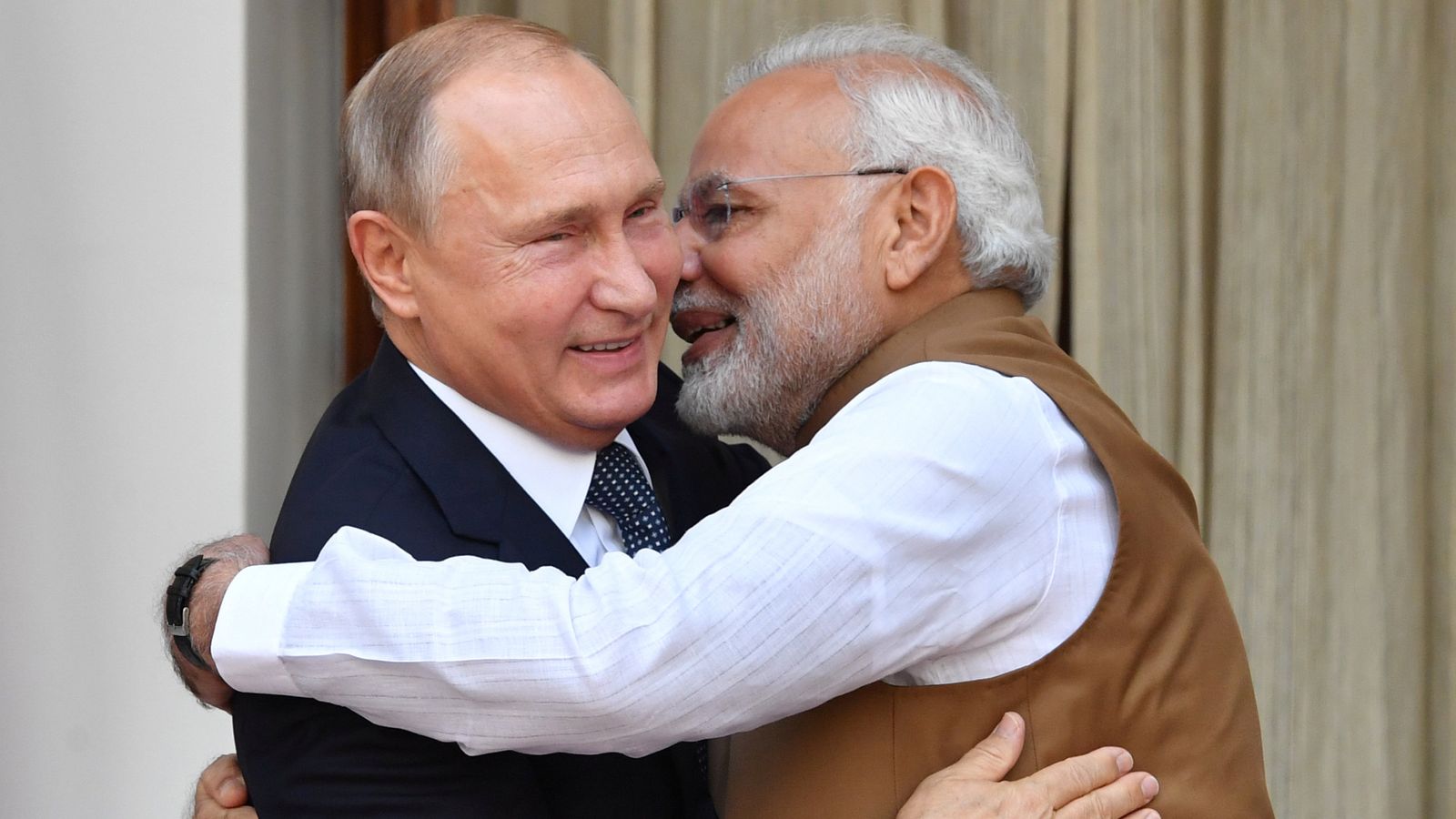 Putin and Modi exchange hugs as India signs Russia missile deal despite ...