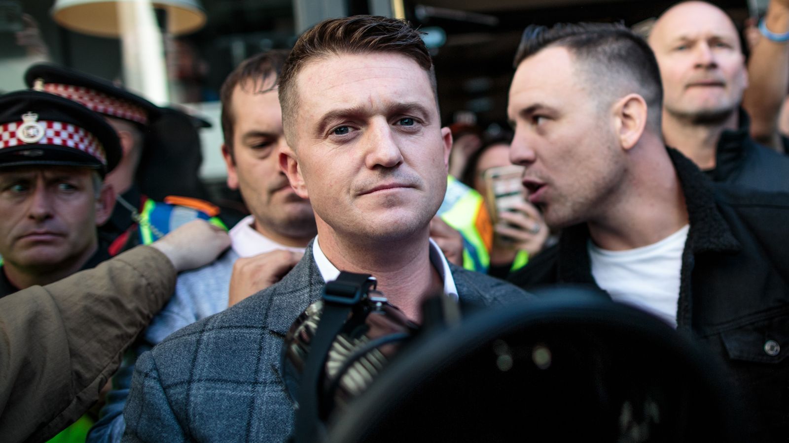 Tommy Robinson to face fresh contempt of court hearing ...