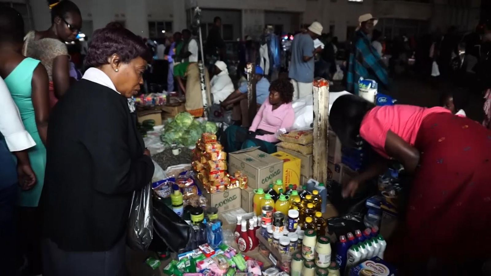 Zimbabwe's worst economic crisis in a decade Street vendors sell