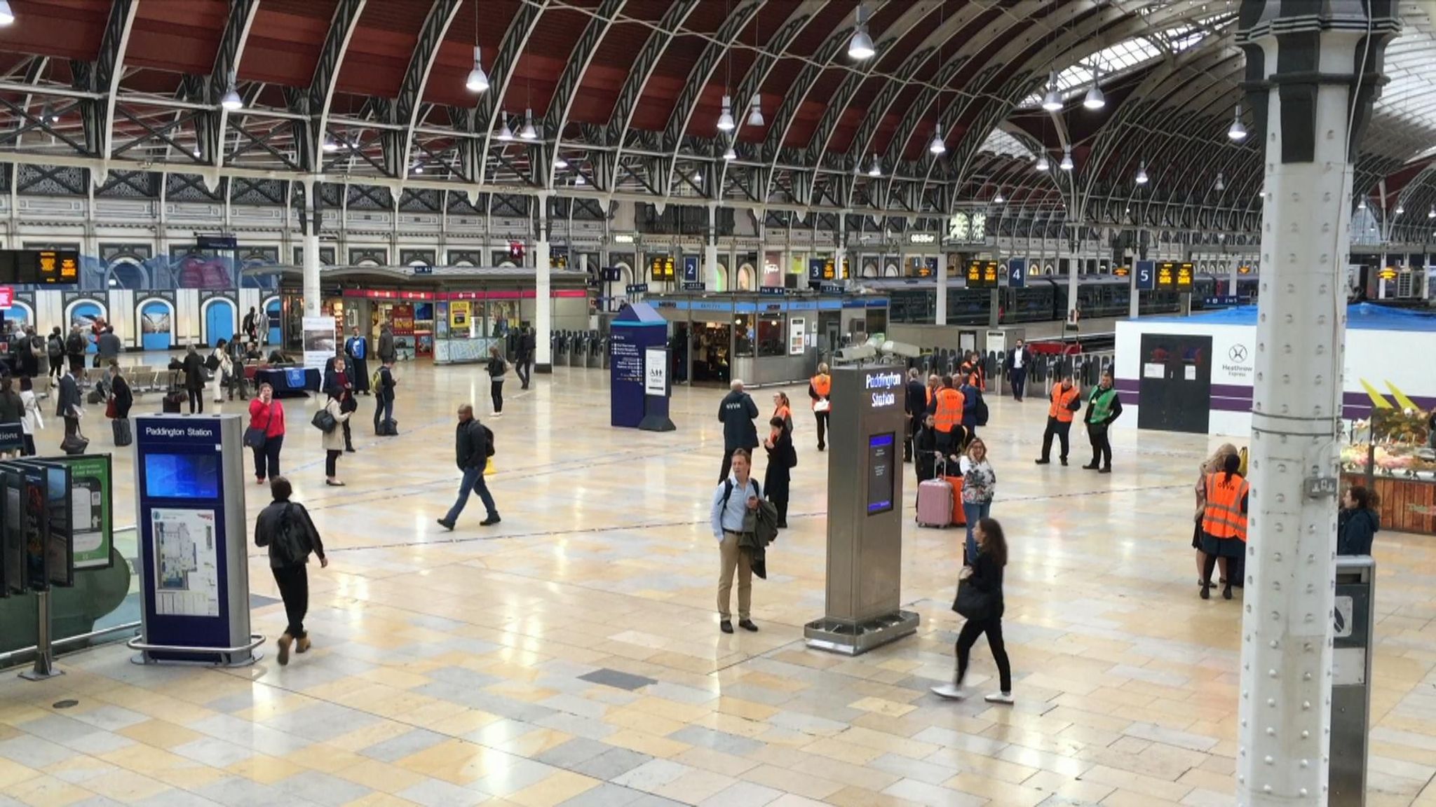Paddington station closure Major disruption after power lines damaged
