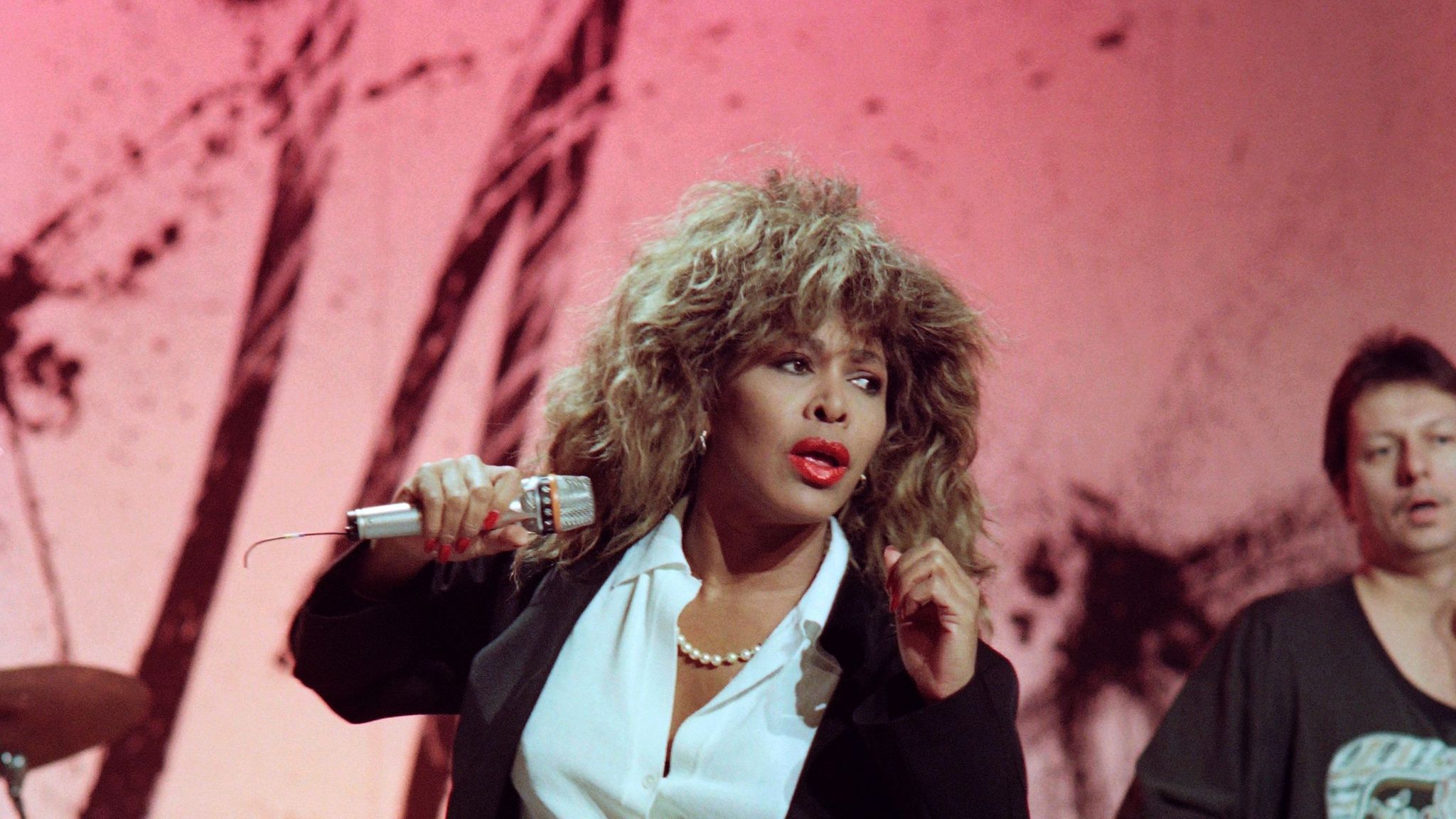 Tina Turner reveals husband gave her kidney in secret transplant Ents & Arts News Sky News