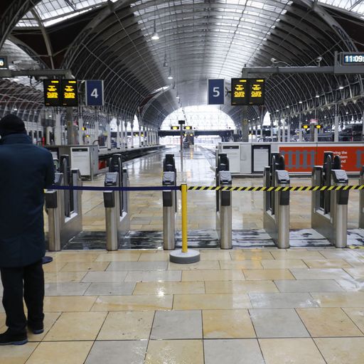 Paddington station closed after damage to electric wires