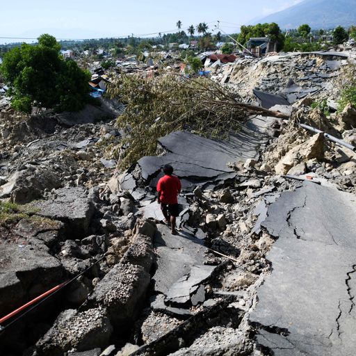 Why the ground turns to liquid in an earthquake