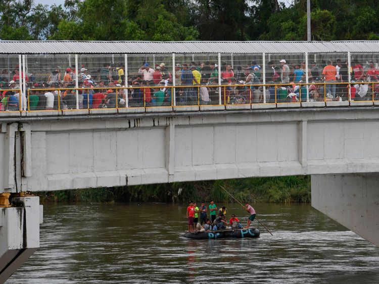 Honduran migrants on a bridge approaching the Guatemala-Mexico border
