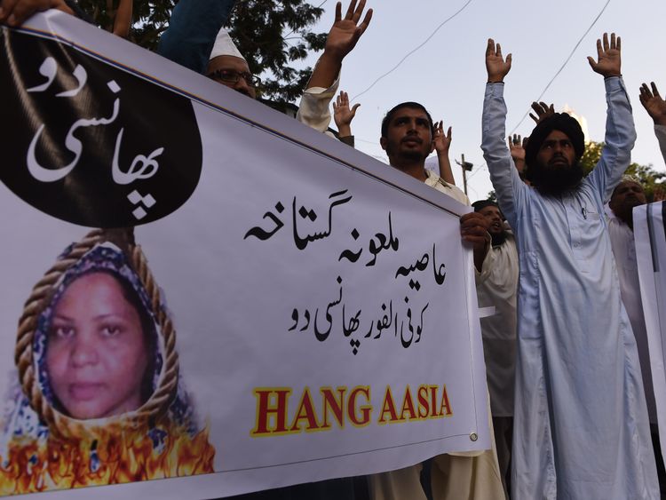 Des manifestants pakistanais appellent à la pendaison d'Asia Bibi