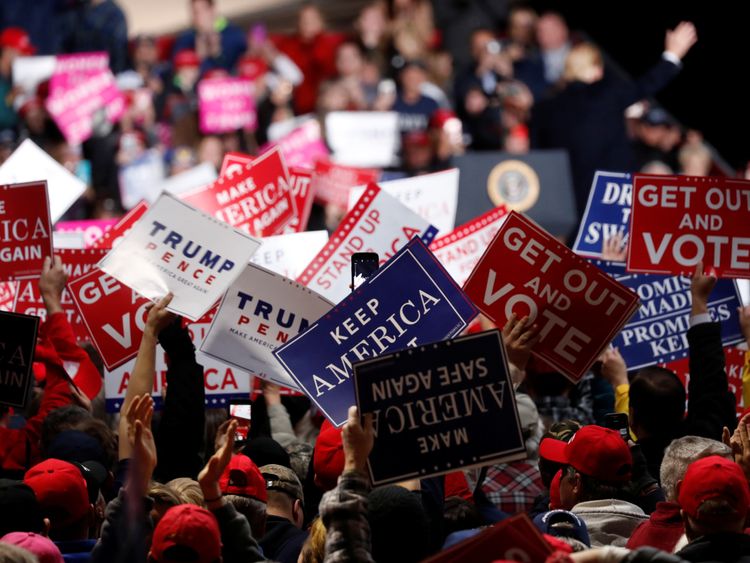Το πλήθος αντιδρά στην ομιλία του Donald Trump στο ράλι στο Wisconsin