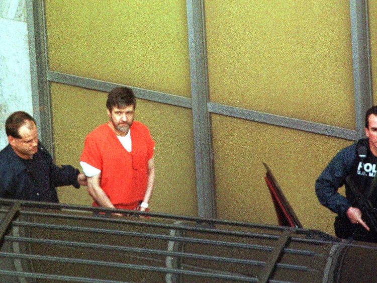 Unabomber suspect Theodore Kaczynski (C) is lead out by armed US marshalls at the Federal Courthouse 22 January in Sacramento, CA. Kaczynski admitted he was the Unabomber, pleading guilty to all counts. AFP PHOTO/POOL (Photo credit should read BOB GALBRAITH/AFP/Getty Images) 