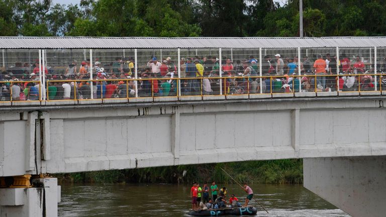 Honduran migrants on a bridge approaching the Guatemala-Mexico border