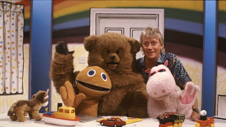 Rainbow&#39;s Geoffrey Hayes with Bungle, George and Zippy: Pic: FremantleMedia Ltd/REX/Shutterstock