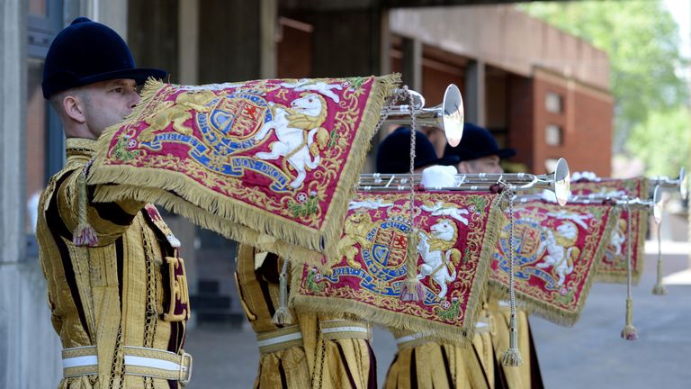 State trumpeters from the Household Cavalry will perform a fanfare