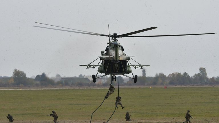 Ukrainian troops and an Mi-8 helicopter in drills as part of the Clear Sky exercises with NATO