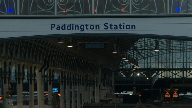Paddington Station is closed after a lines fault
