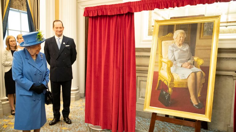 Queen Elizabeth II viewing a new portrait of her painted by BP Portrait Award 2017 winner, Benjamin Sullivan 