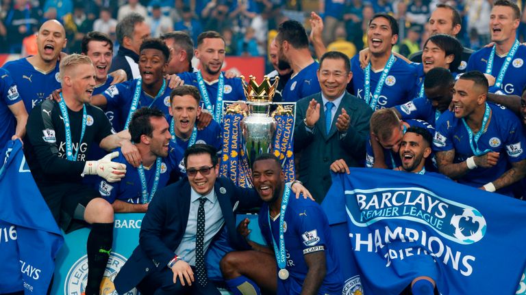 Aiyawatt Srivaddhanaprabha (2L) jokes with Leicester City&#39;s English defender Wes Morgan (C) as Leicester players celebrate with Leicester City&#39;s Thai chairman Vichai Srivaddhanaprabha (C-R) with the Premier league trophy after winning the league and the English Premier League football match between Leicester City and Everton at King Power Stadium in Leicester, central England on May 7, 2016