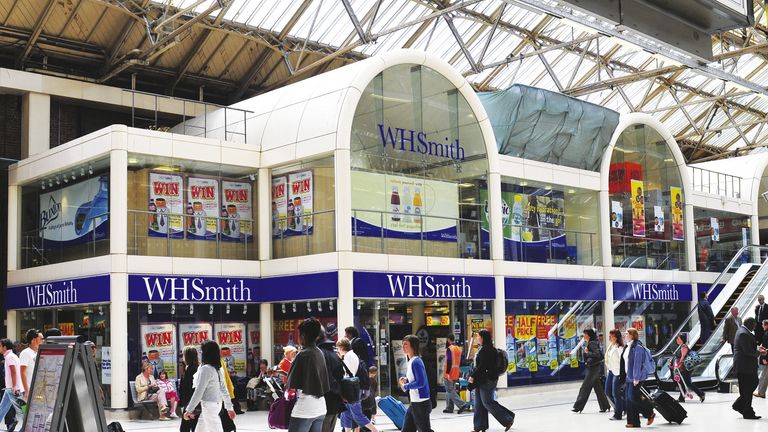 WH Smith store at London&#39;s Victoria railway station