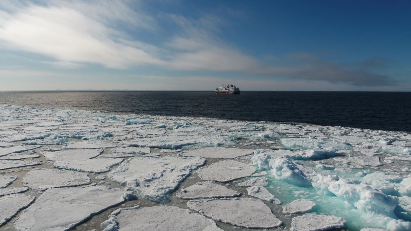 Океан покрытый льдом. Северо Ледовитый океан покрытый льдом. Станция Арктика в Арктике. Тинч океани мамлакатлари. Можно купаться в Северо Ледовитом океане летом.