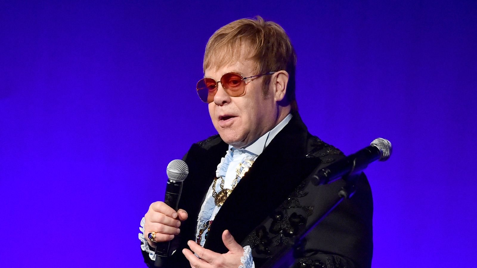 Elton John 'deeply sorry' for cancelled Florida shows due to ear infection | Ents ...1600 x 900