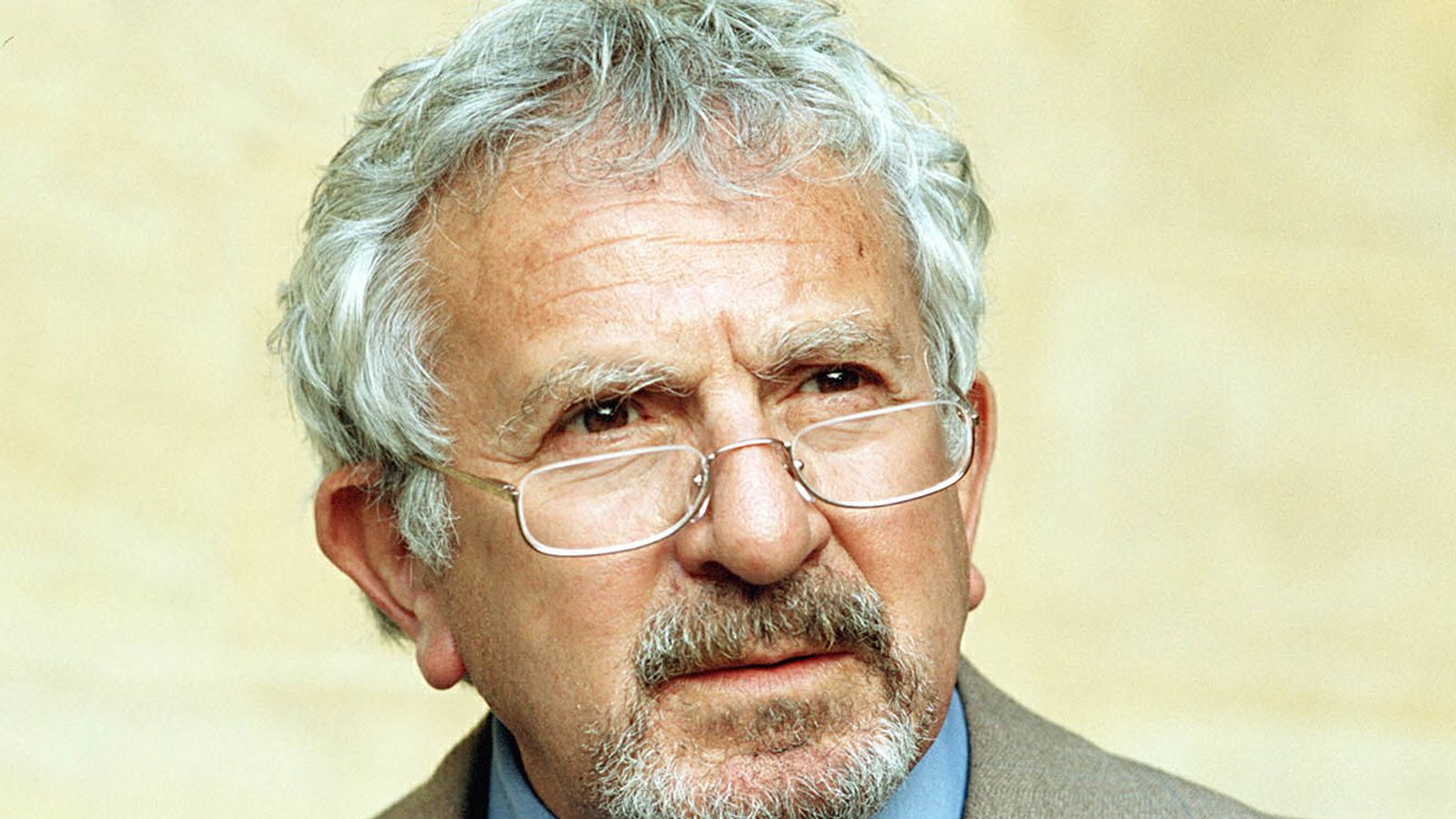 Vicar of Dibley actor John Bluthal dies aged 89 Vicar of Dibley actor John Bluthal dies aged 89